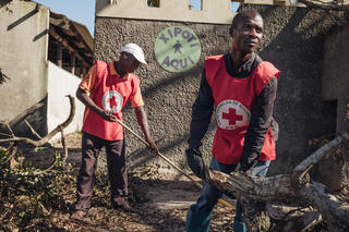 2019_Mozambique_Cyclone_RedCrossDistribution_BSuomela-10.jpg